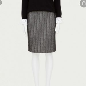 👍BRAND NEW! Loft outlet two tone knit pencil skirt